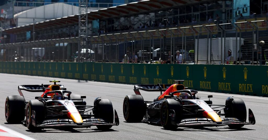 Max Verstappen et Sergio Pérez, Red Bull, Azerbaïdjan 2022 - ©️ Red Bull Content Pool