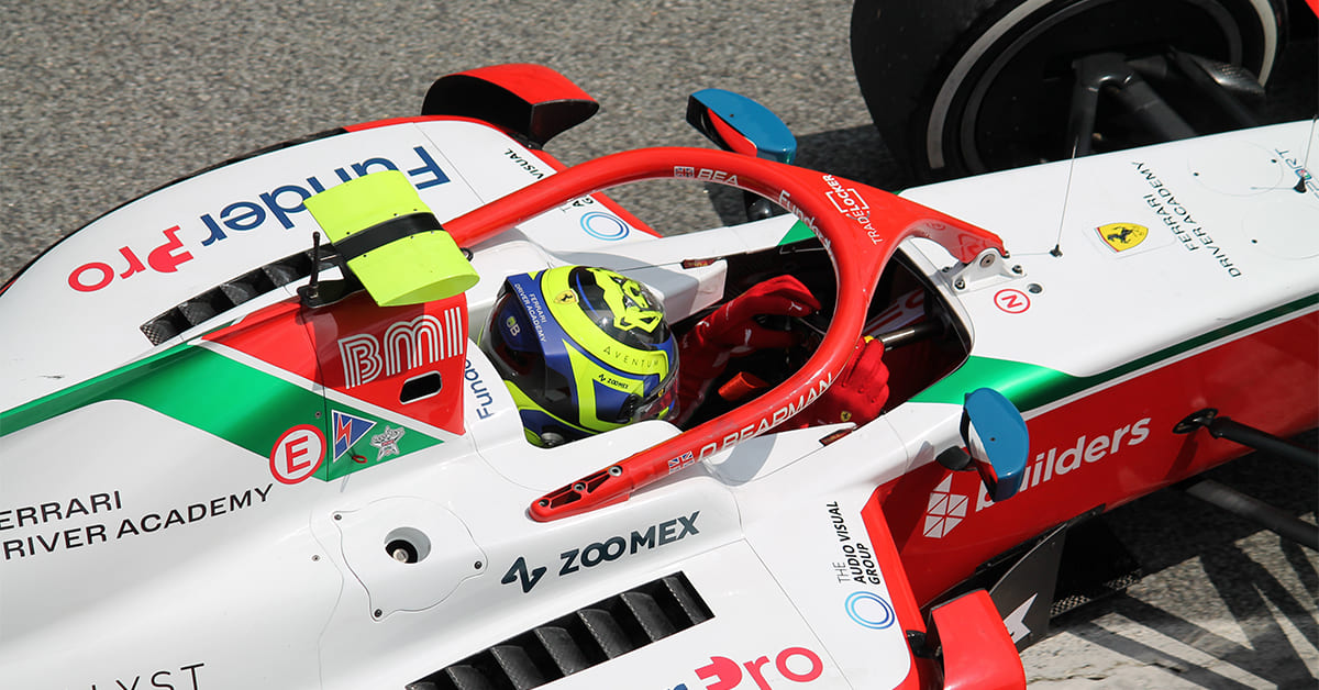 La victoire pour Bearman, Martins enfin sur le podium en course principale