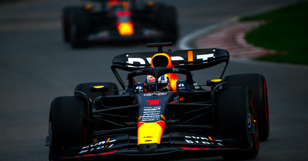 EL3 – Verstappen passe à travers les gouttes, Sainz dans le mur