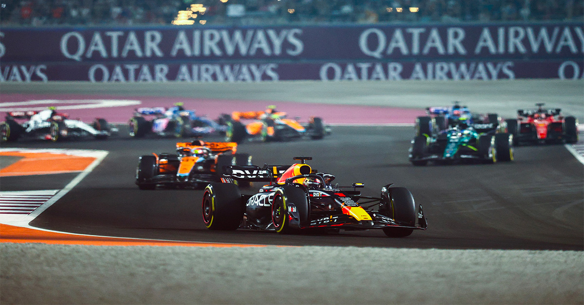 Course – Verstappen vainqueur devant les McLaren, accrochage entre les Mercedes